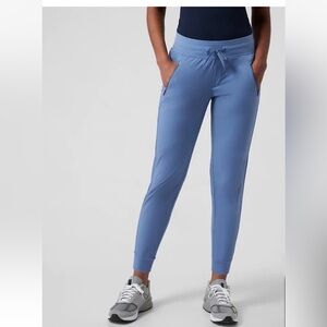 Athleta Trekkie North Jogger Cottage Blue size 10